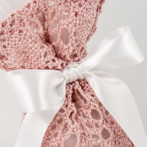 Wedding favor with knitted pink pouch